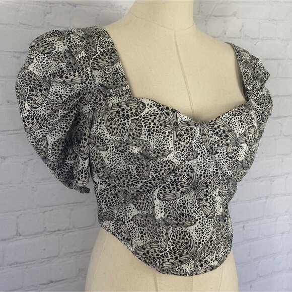 ⭐ 3/$15 Milk & Honey M White & Black Butterfly Print Puff Sleeve Crop Corset Top - Picture 2 of 7